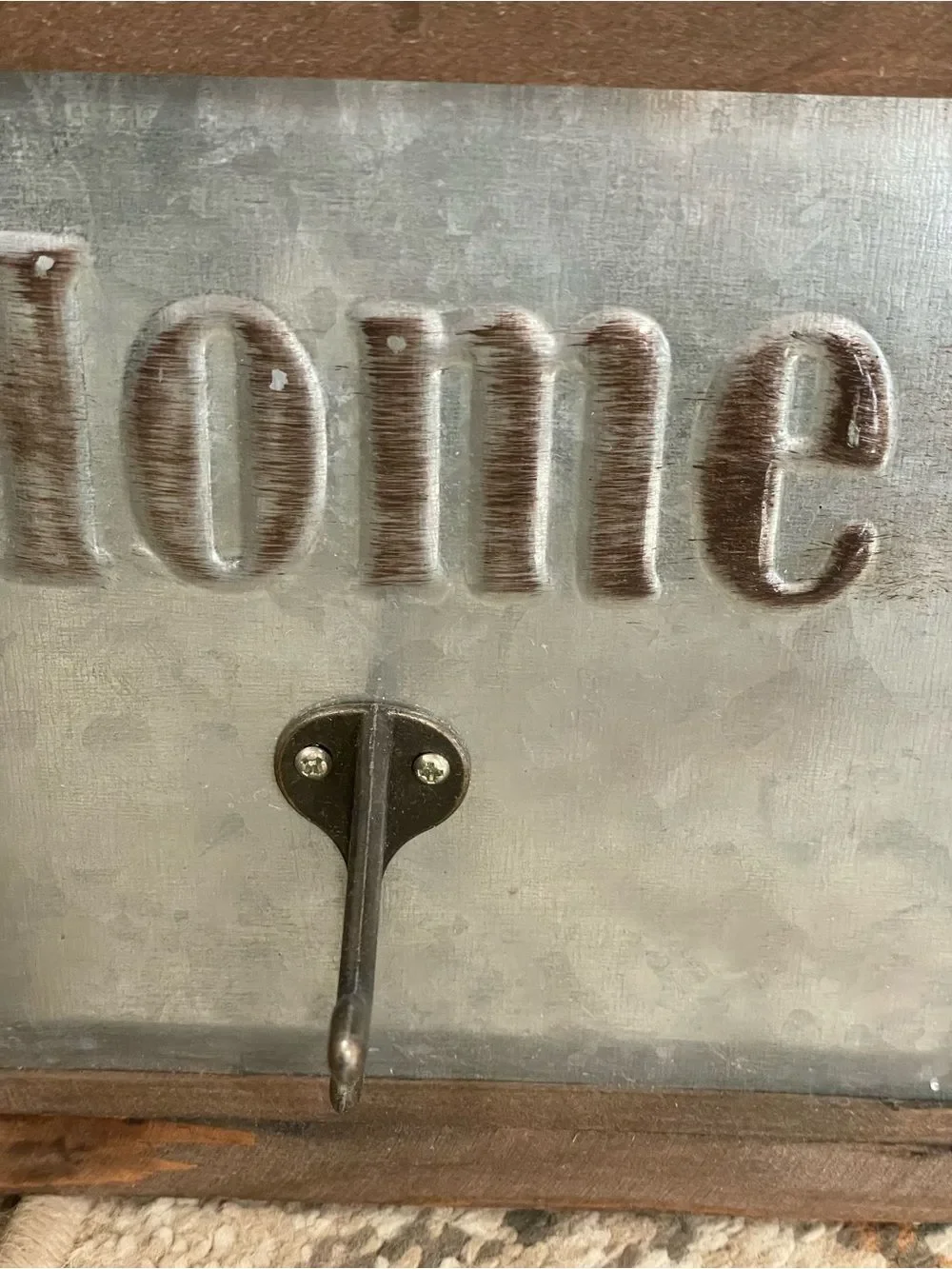 Element wall mounted